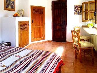 Photo of a guest room of the casa rural "Sierra y Mar"